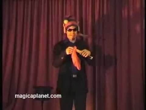 Tour de magie : foulards noués par le souffle