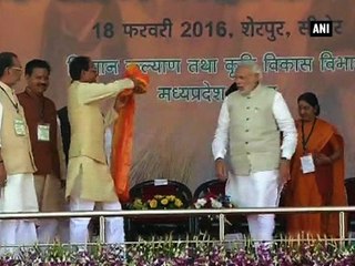 PM Modi arrives in MP to unveil Crop Insurance Scheme