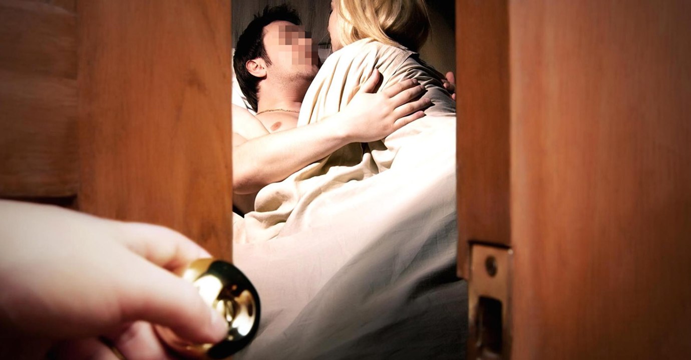 Jab larka army mei ho to pichy uski wife kya kya krti hai,is video meikhud dekh len.