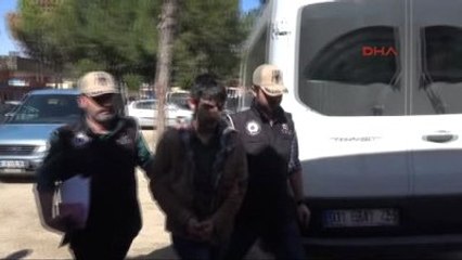 Adana - Gösterilerde Polise El Yapımı Bomba Attı