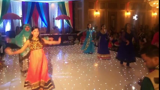 Best Mehndi Dance all the time .. awesome performance by the awesome desi sizzling girls ....