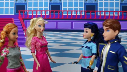 Download Video: Hans is Arrested by Disney Descendants After Anna and Elsa Catch Hans Stealing. DisneyToysFan