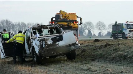 Auto raakt van de N46; bestuurder overleden - RTV Noord