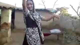 Pakistani girls dancing - Punjabi Home Girls
