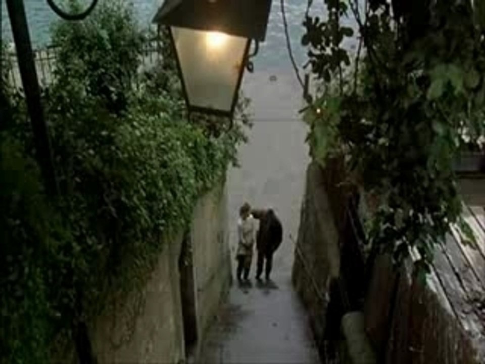 Beyond the Clouds/Par-delà les nuages