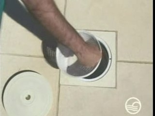 JOKER V44, aspirateur automatique de piscines par PONTOON