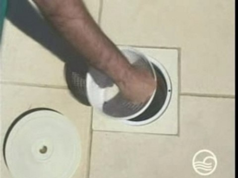 JOKER V44, aspirateur automatique de piscines par PONTOON