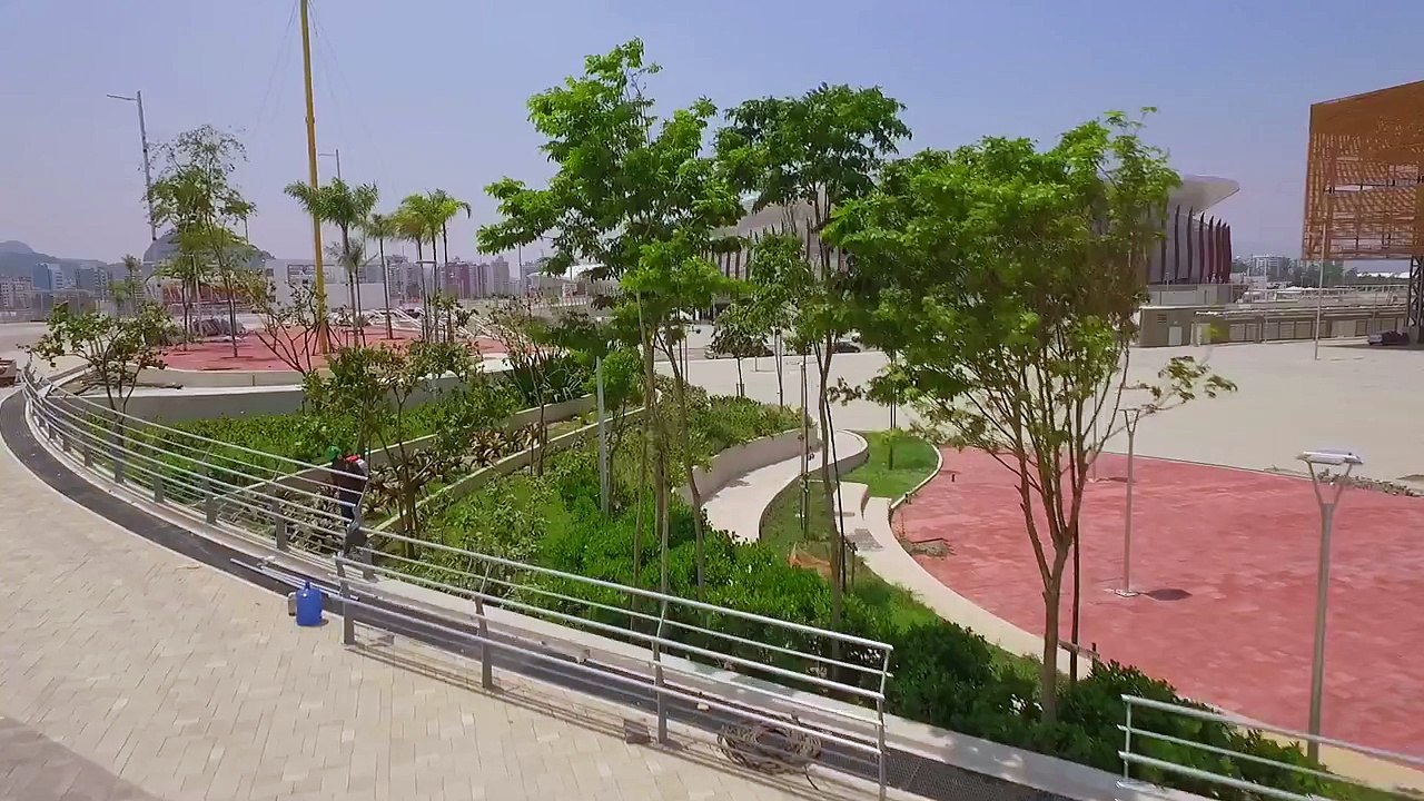 Drone sobrevoa obras da Rio 2016