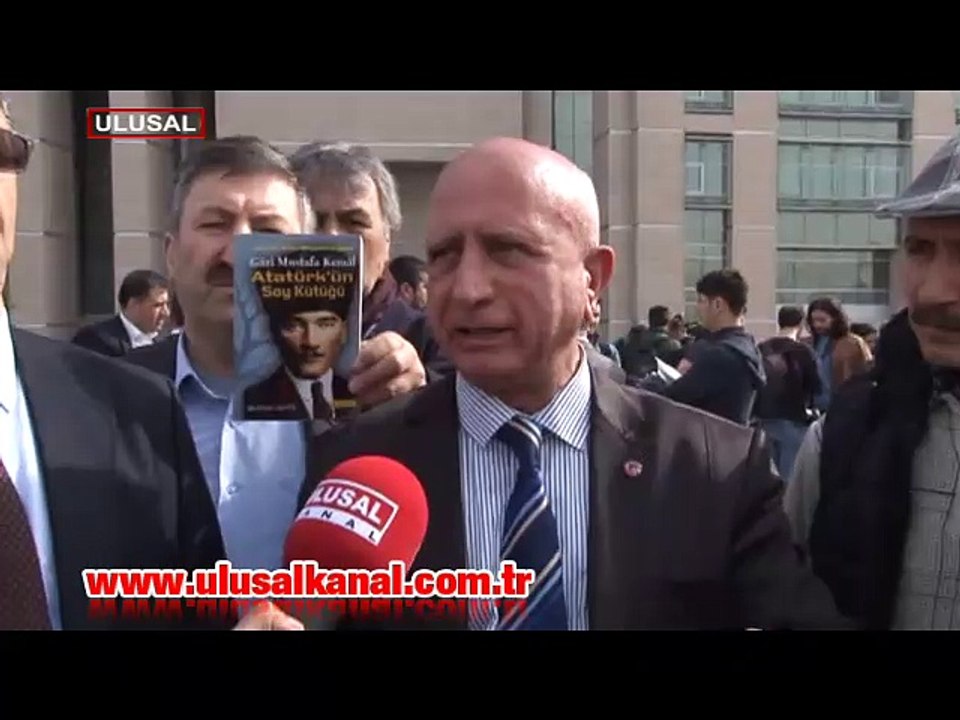 Rıza Zelyut, Atatürk'e hakarete itiraz ettiği için hakim karşısına çıktı