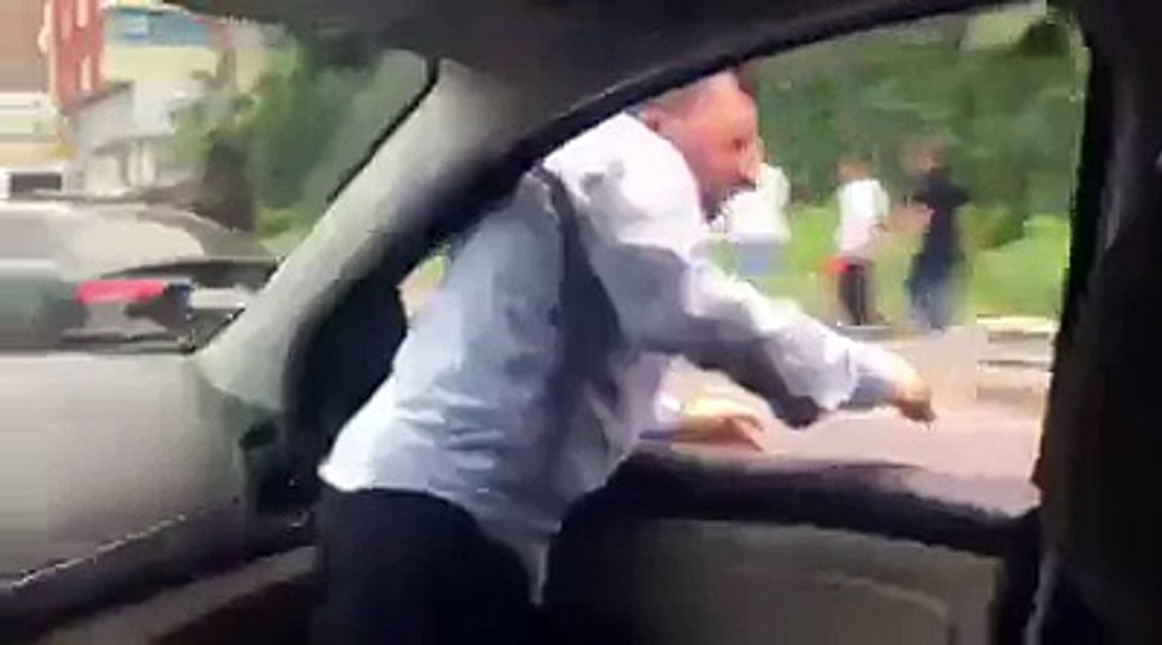 Köksal Baba Pantolonuna Bile Kemer Takmaz! Emniyet Kemeri Nedir