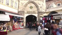 Kapalıçarşı Esnafı, Dükkanlarının Önüne Türk Bayrağı Asarak, Teröre Tepki Gösterdi