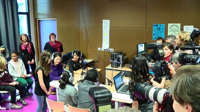 Éducation artistique et culturelle : Najat Vallaud-Belkacem et Fleur Pellerin au collège Paul Bert de Malakoff