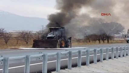 Karaman İş Makınası Yandı, Karayolu Ulaşıma Kapandı