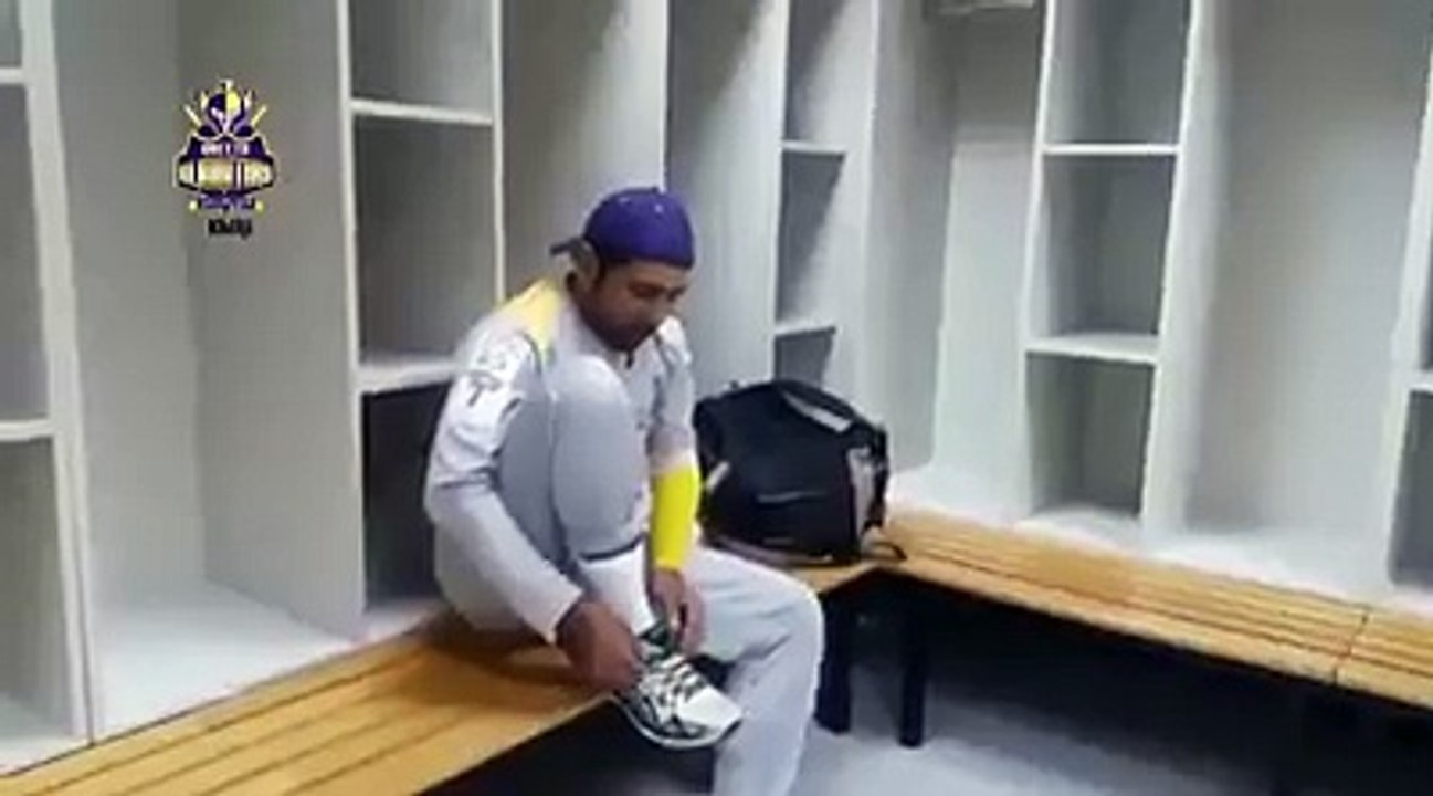 Sarfaraz Ahmad Reciting Naat with a Beautiful Voice in Dressing Room