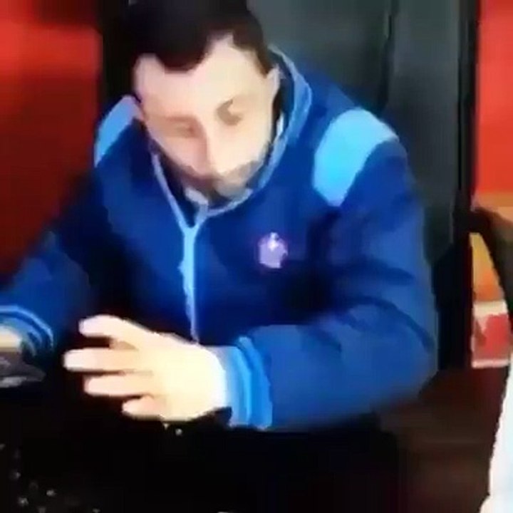 Quand un nain pète un cable, ça donne ça !