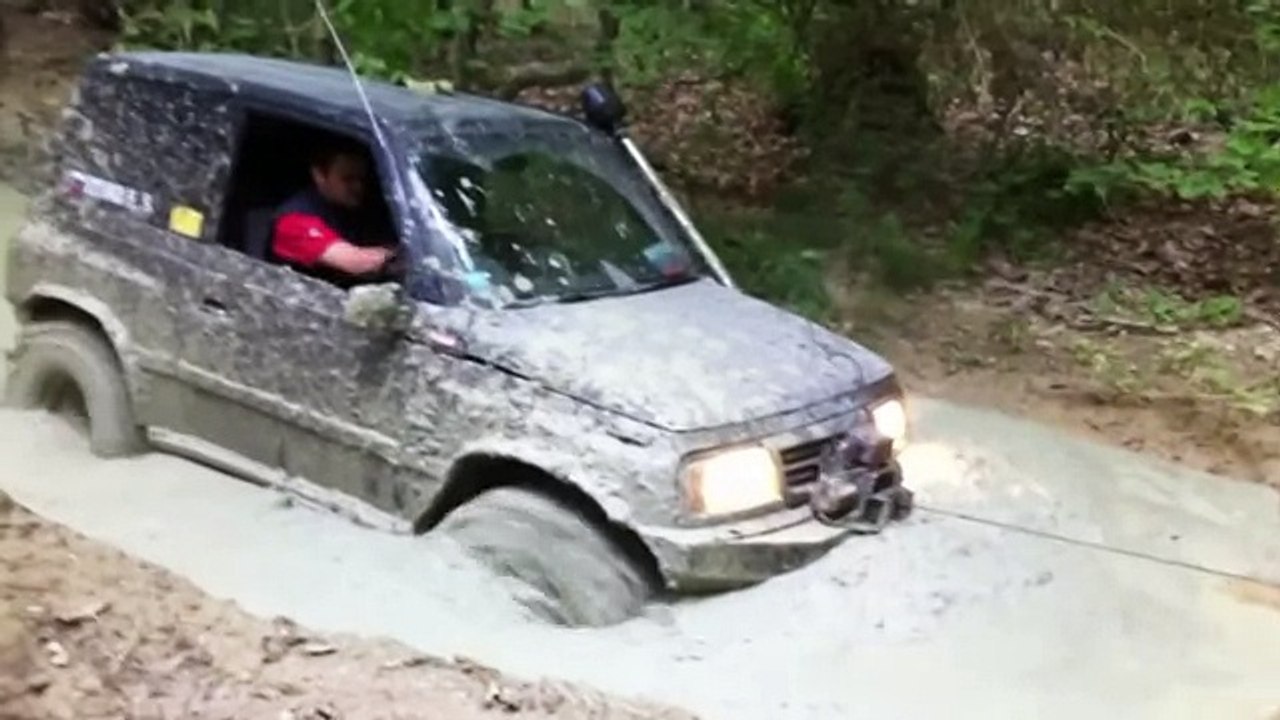 Suzuki Grand Vitara 4x4 Extreme Off-road Hard Mudding