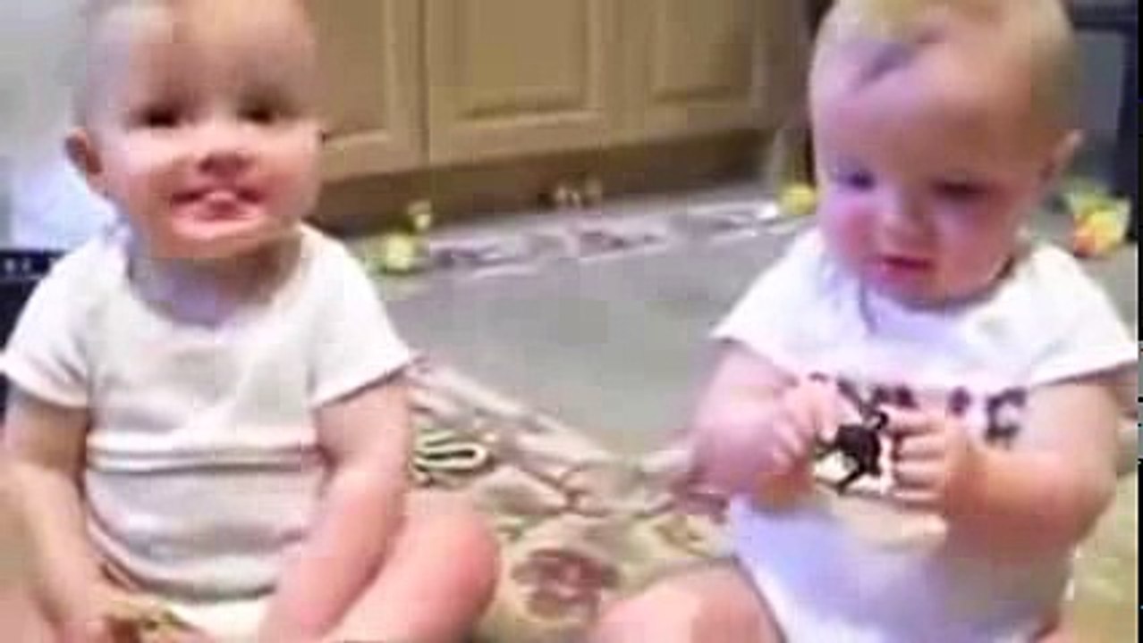Top-10-Funny-Baby-Video-ever-u-Cant-Stop-laughingHD