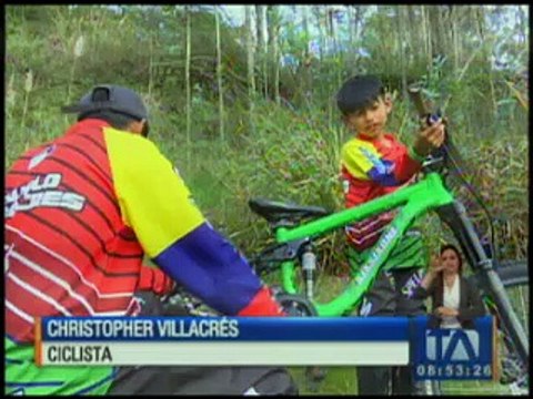 Niño ecuatoriano participa en competencias internacionales de bicicross