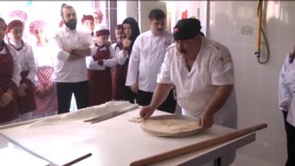 Öğrencilere Uygulamalı Baklava Eğitimi