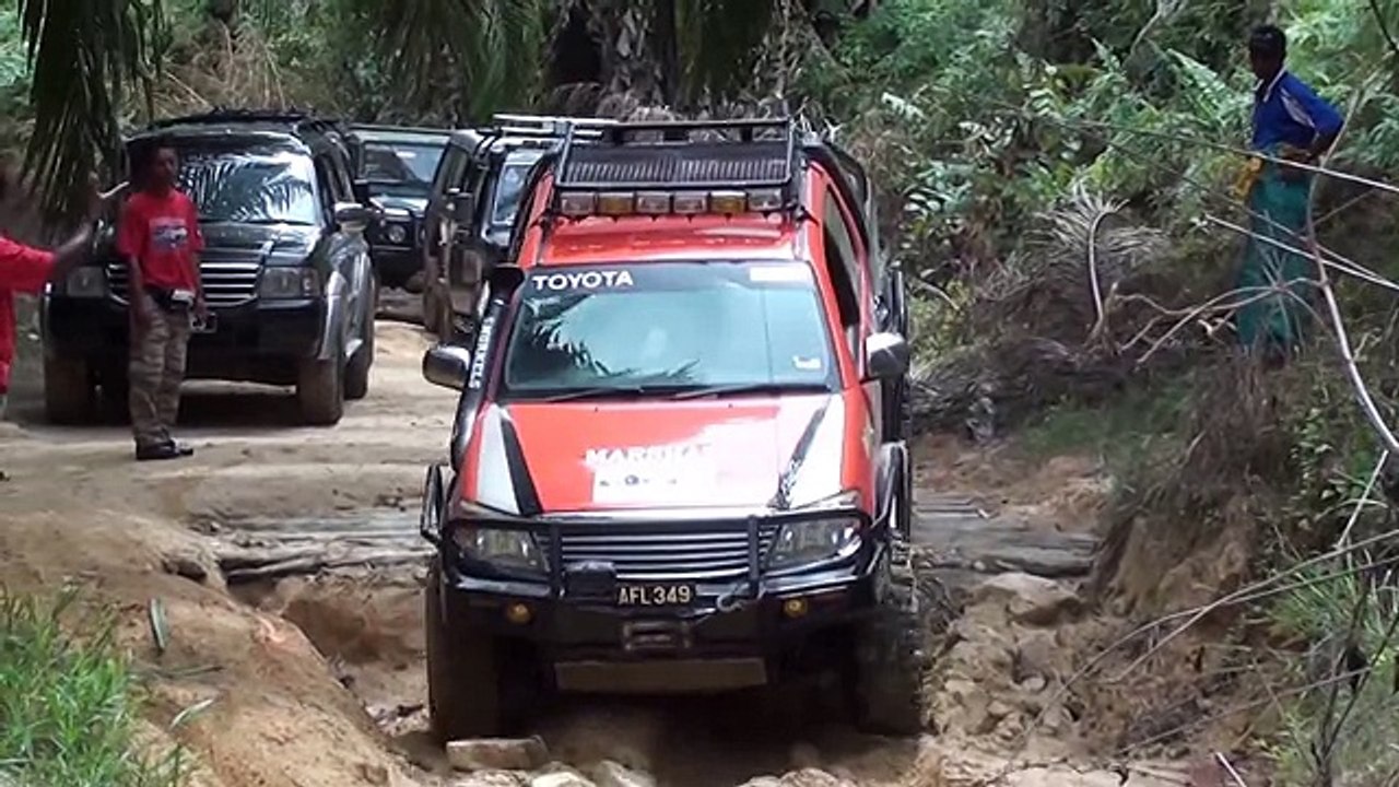 Toyota Hilux Off Road Ulu Slim 2013 4x4 (MORExtreme) Malaysia
