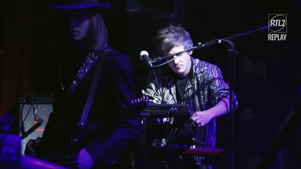 Minuit interprète "Recule" en Concert Très Très Privé RTL2