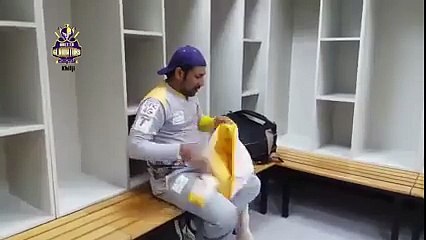 Sarfaraz Ahmed nay bhot pyari naat parhi must watch