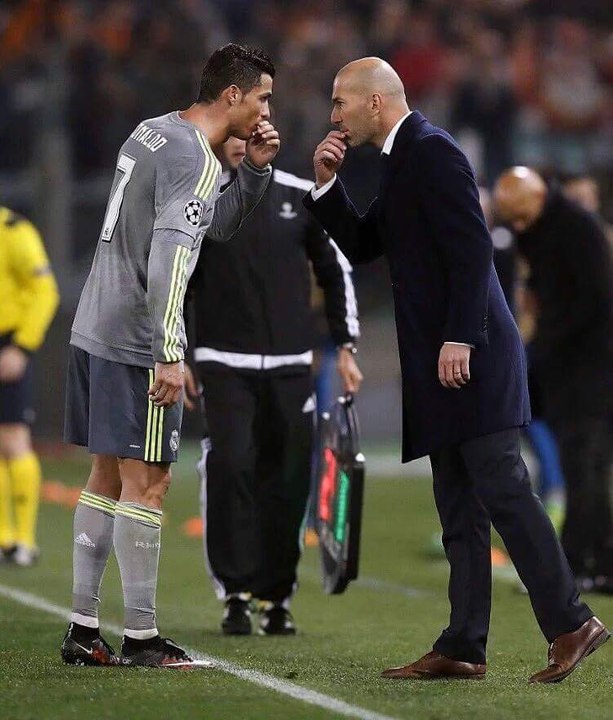 زيدان يطلب الإذن من كريستيانو لغييره في مباراة روما  بدوري الأبطال