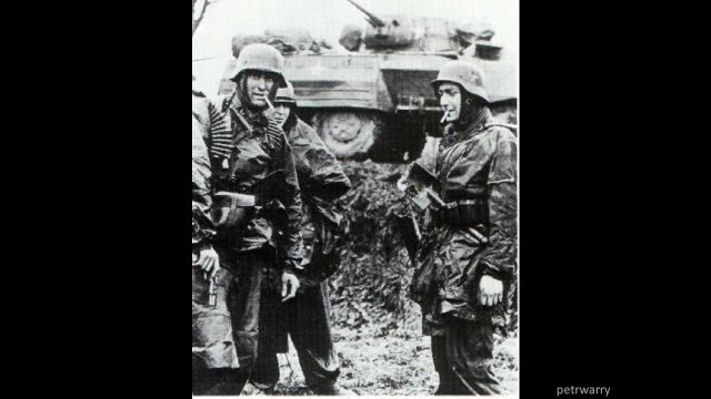 WWII Photo archive Ostfront&Westfront-German WW2 Forces-Siehst Du in Osten das Morgenrot