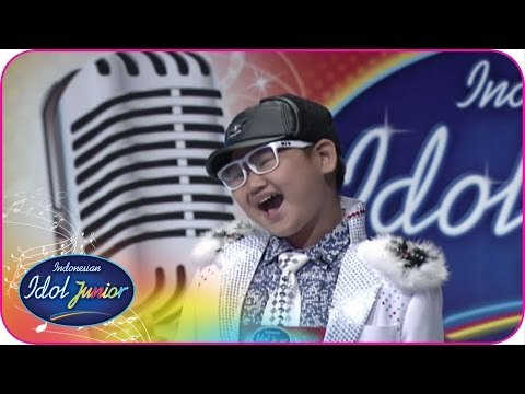 Tebakan Kak Daniel Bener Kalau Victor Jago Nyanyi Lagu Mandarin! (Extended) - Indonesian Idol Junior