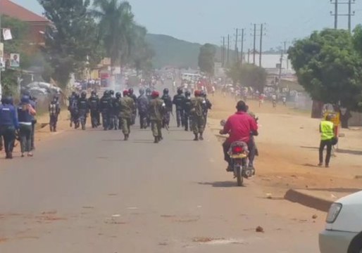 Police Fire Tear Gas at Voters Near Kampala