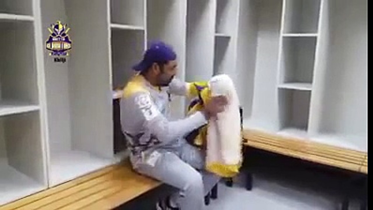 Sarfraz Ahmed Reciting Naat in his Beautiful Voice I Quetta Gladiators HBL PSL 2016