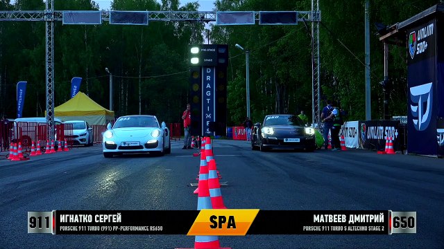 Porsche 911 Turbo S vs Porsche 911 Turbo