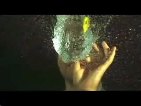 Ballon d'eau explose en SLOW MOTION