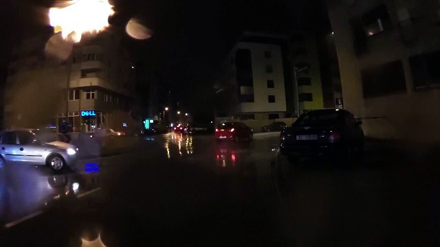 2016-0218-automobil blokira prolaz