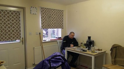 I am official single and free.-2bMFchAeqgA