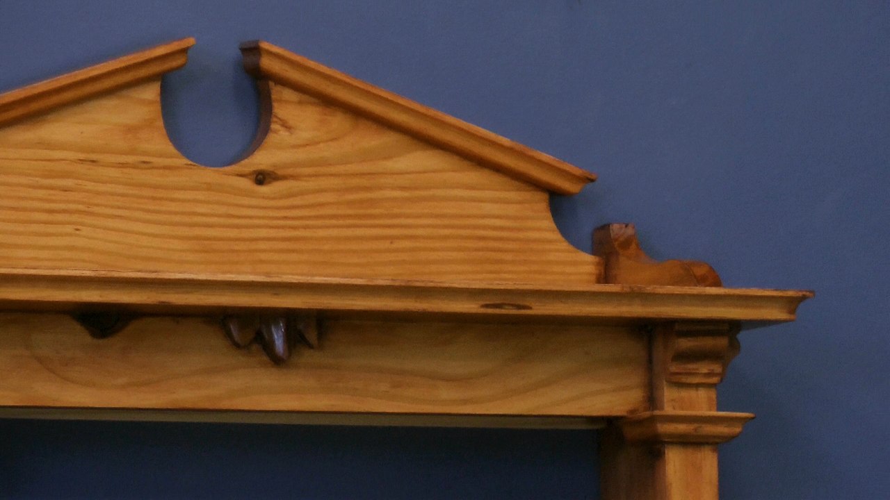 Colonial Wall Rack