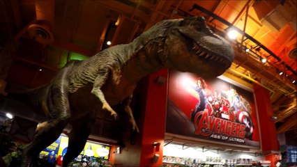 jurassic park dinosaure dans magasin de jouets Toys R Us a New York City