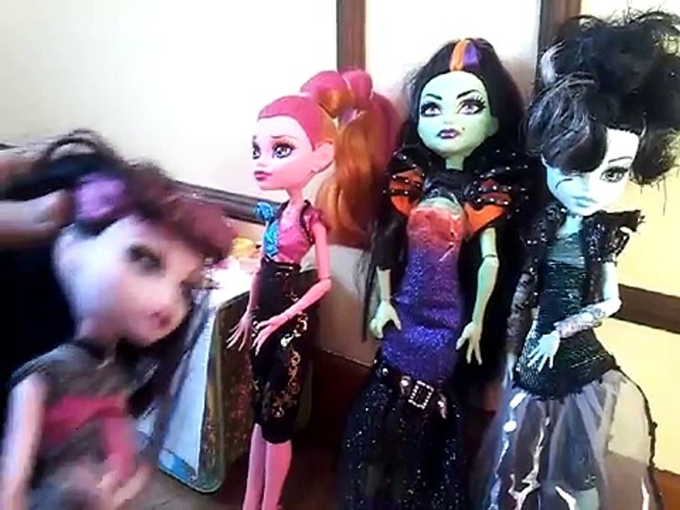 Le retour de chuky (video monster high)