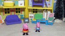 PEPPA PIG Nickelodeon Peppa Peek n Surprise Playhouse BBC Peppa Pig Toy Playset Peppa Toy