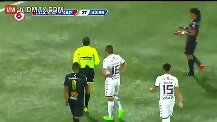 Nie dostaniesz czerwonej kartki? To dostaniesz czerwonym butem....