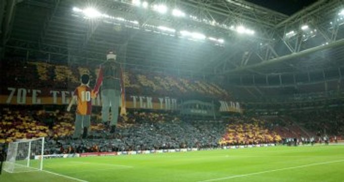 Galatasaray Taraftarı, İlk Kez Mustafa Denizli'yi İstifaya Davet Etti