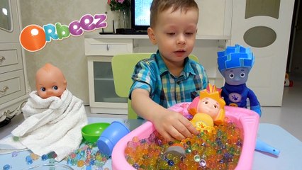 ORBEEZ _ Купаем куклу и фиксиков в ванной с орбизами _ ORBEEZ BATH