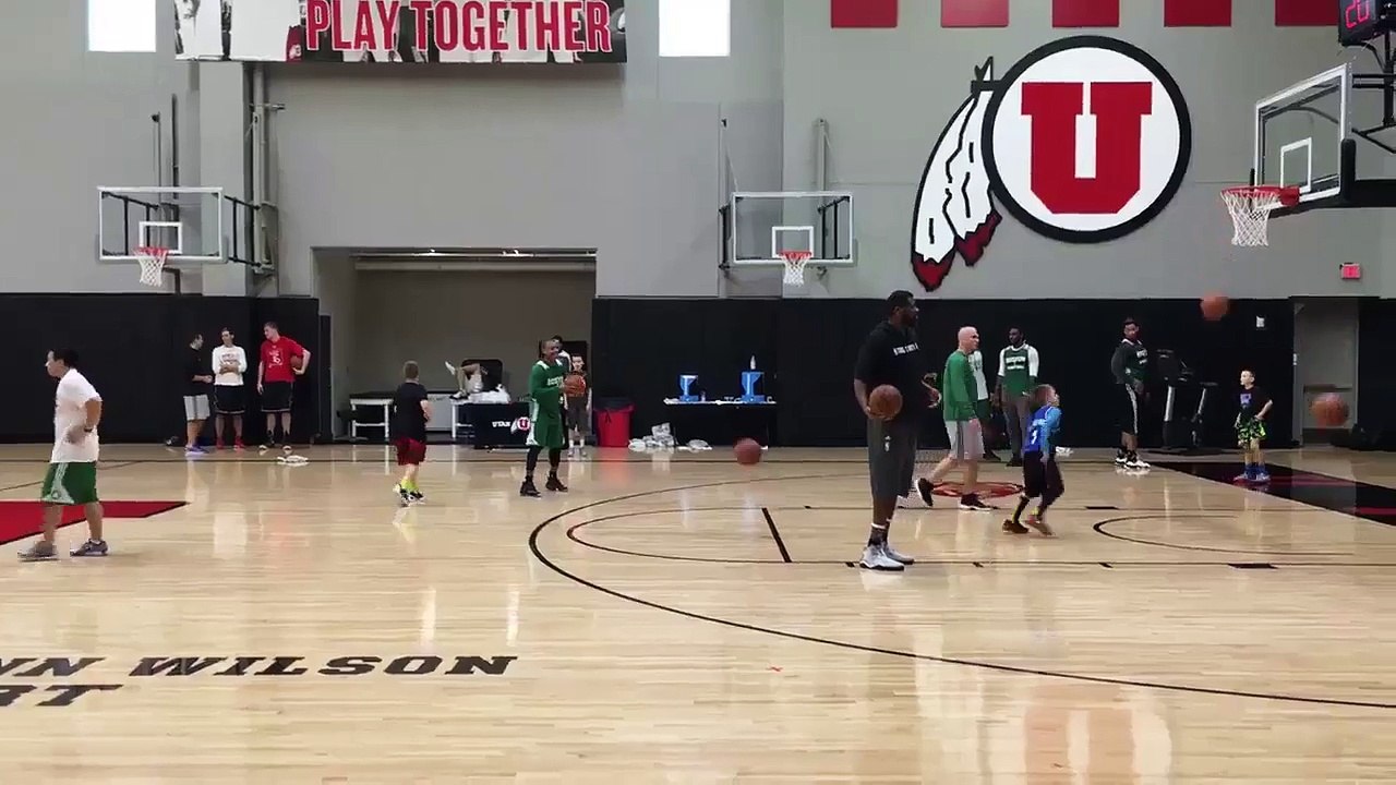 Isaiah Thomas dunk