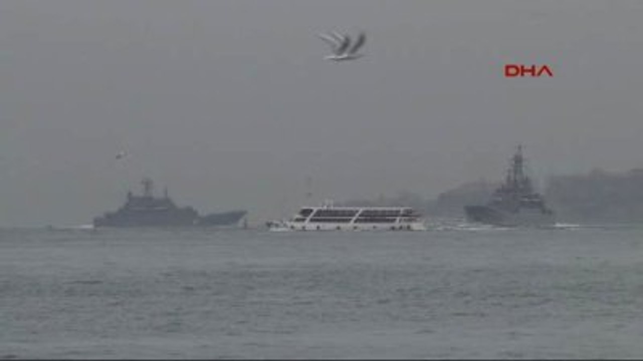 Rus Savaş Gemileri İstanbul Boğazı'ndan Geçti