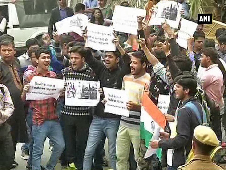 JNU students continue protest over Kanhaiya’s release