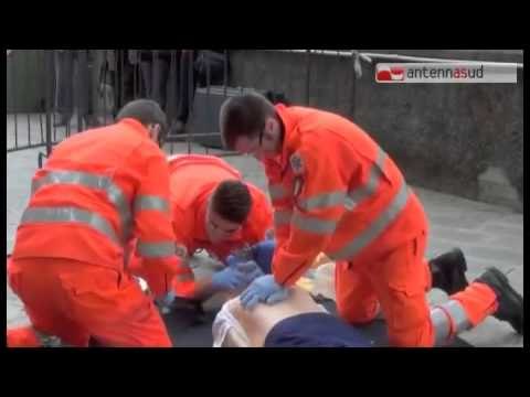 Tg Antenna Sud - Prima arriva il morto, poi i defibrillatori