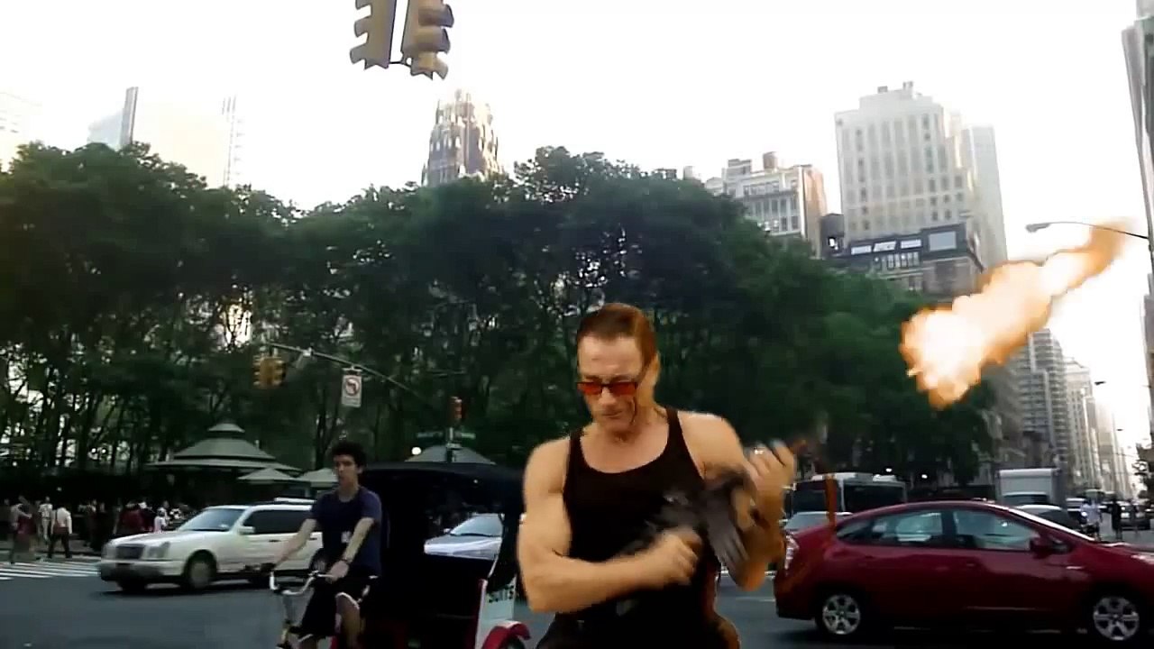 Jean-Claude Van Damme goes mad in Manhattan [ Rare video ]