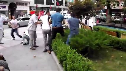 Rize’de Selahattin Demirtaş’ın standına saldırı