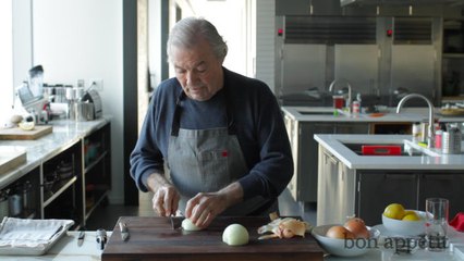 Jacques Pépin Dices an Onion