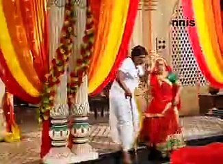 THE YOUNGEST & NEWEST GUEST TO ARRIVE IN RATHI FAMILY AGAIN - 19th February 2016 - Diya Aur Bati Hum